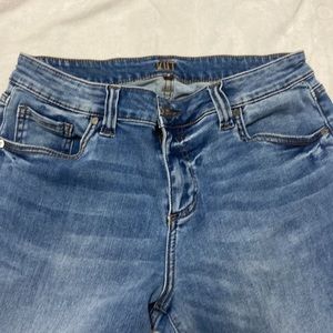 Kut from the Kloth crop skinny boyfriend jeans size 8